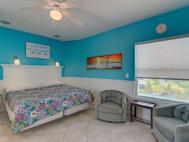 Studio #6 - Sunset Royale