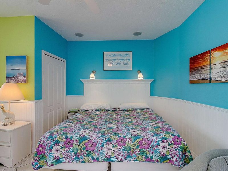 Studio #6 - Sunset Royale