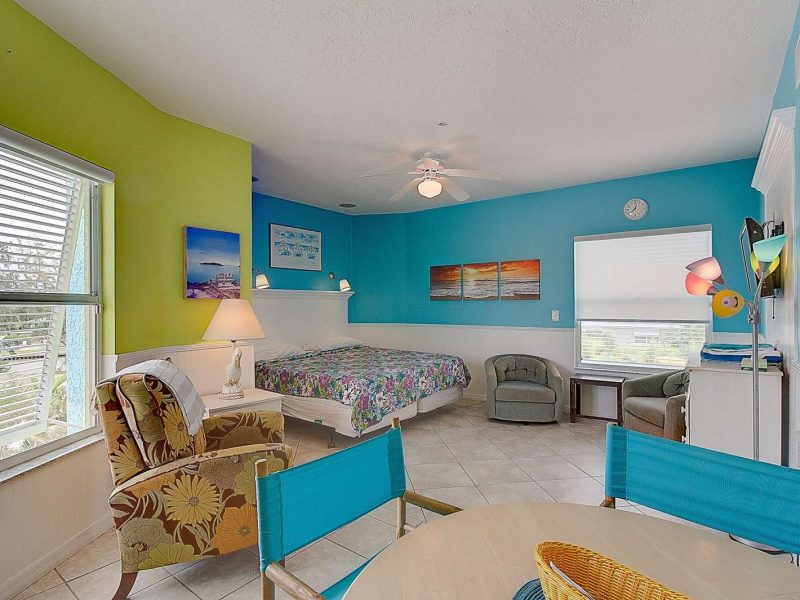 Studio #6 - Sunset Royale